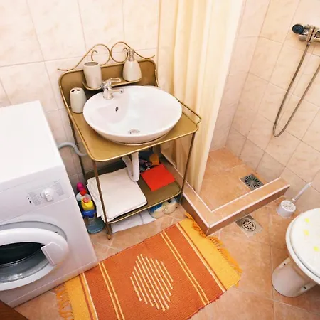 Semesterbostad House With A Parking Space - 6770 Makarska