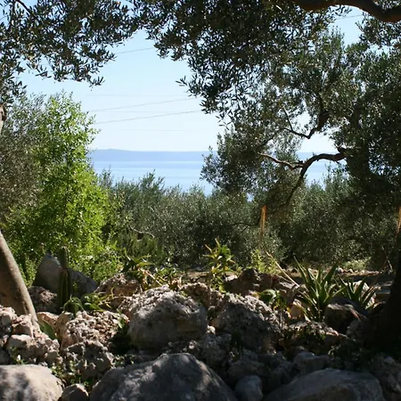 House With A Parking Space - 6770 *